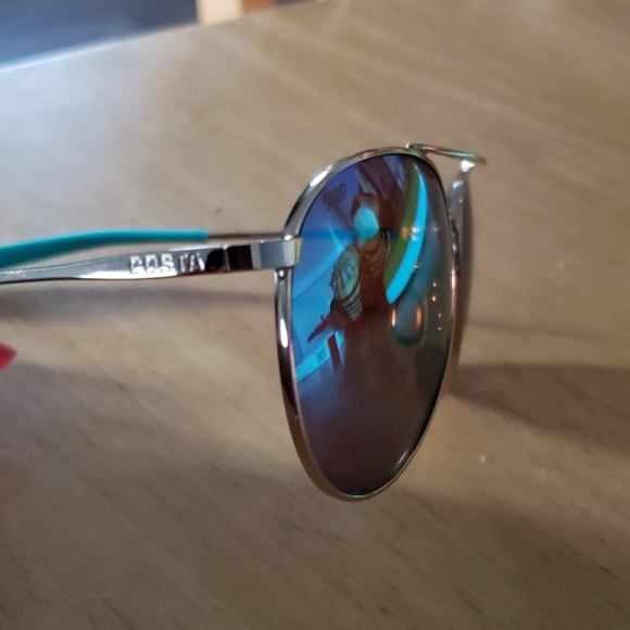 Sunglasses - Picture 2 of 8